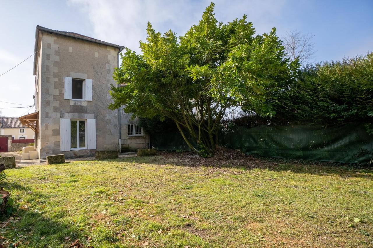 Maison De Ville Avec Jardin "La Coquette" Jonzac Exteriör bild